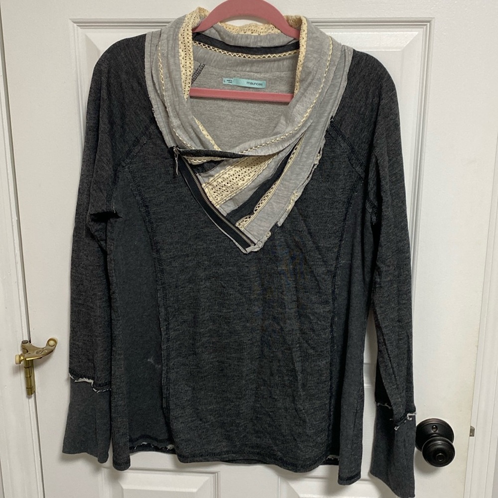 Maurice’s long sleeve top. Size large.